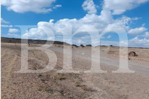  bm'den van erçişte 53.000m2 yol kenarı düz tarla