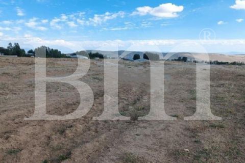  bm'den van erçişte 53.000m2 yol kenarı düz tarla