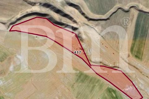  bm'den van erçişte 53.000m2 yol kenarı düz tarla