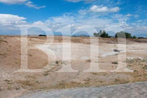  bm'den van erçişte 53.000m2 yol kenarı düz tarla
