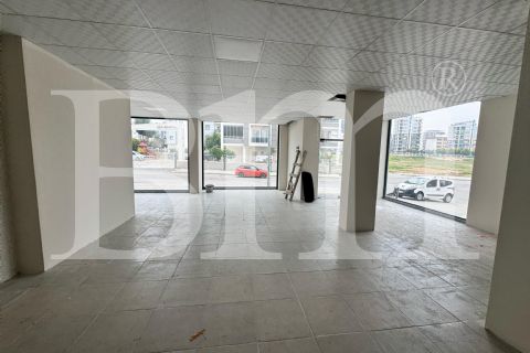 bm'den 32.cadde civ. 150m2 tek dükkan ve 150m2 dış alan