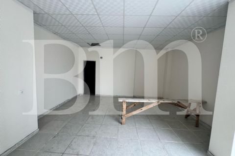 bm'den 32.cadde civ. 150m2 tek dükkan ve 150m2 dış alan