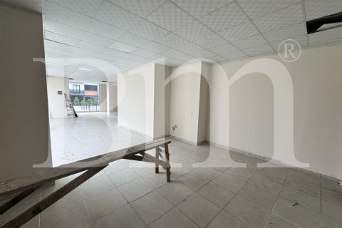bm'den 32.cadde civ. 150m2 tek dükkan ve 150m2 dış alan