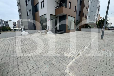 bm'den 32.cadde civ. 150m2 tek dükkan ve 150m2 dış alan