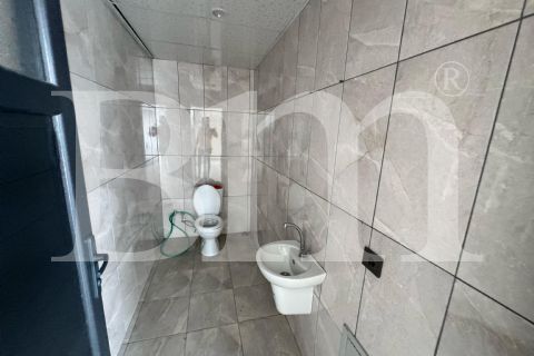 bm'den 32.cadde civ. 150m2 tek dükkan ve 150m2 dış alan