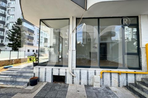 bm''den adnan menderes civ. sahile yakın köşe dükkan 35m2