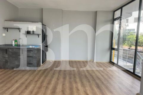 bm''den adnan menderes civ. sahile yakın köşe dükkan 35m2