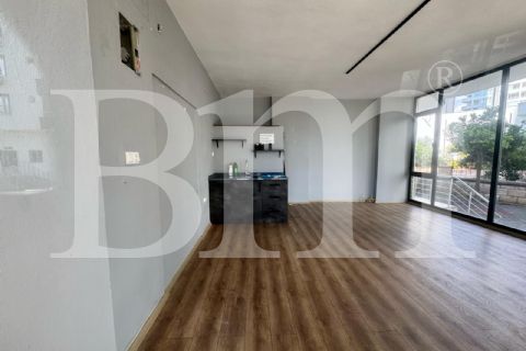 bm''den adnan menderes civ. sahile yakın köşe dükkan 35m2