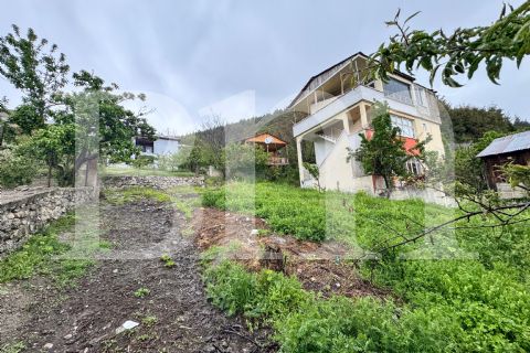 BM'DEN FINDIKPINARINDA MERKEZDE 156+142m2 İMARLI ARSA