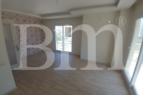 bm''den gelecek koleji civ. soli 'de geniş otoparklı 2+1 daire
