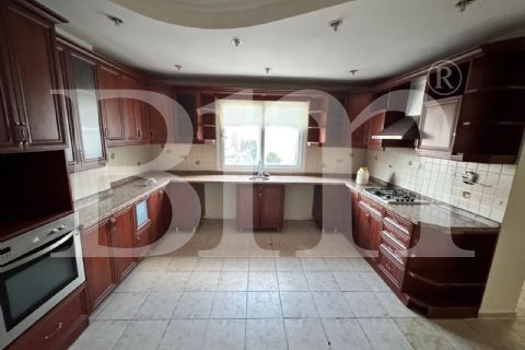 bm'den mezitli mendereste gmk'ya yakın 4+1 200m2 daire