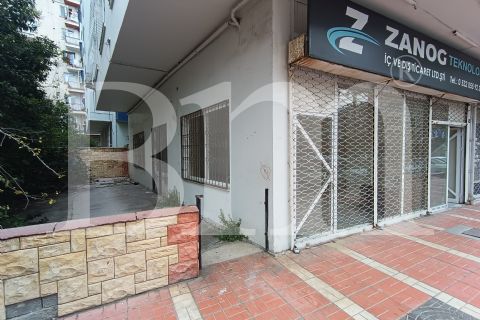 BM'DEN PİRİREİS'DE 80m2 GENİŞ KULLANIŞLI BAHÇELİ DÜKKAN